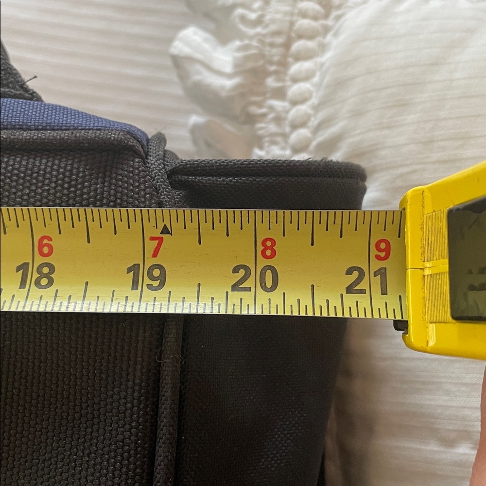 High Sierra Duffel Bag - great pockets and construction - Picture 6 of 10